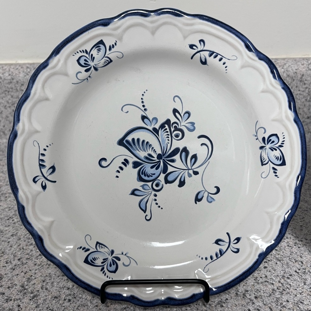 Haeng Nam Stoneware Blue and White Floral Plates Louvre Pattern. Set of 2. - Picture 3 of 7